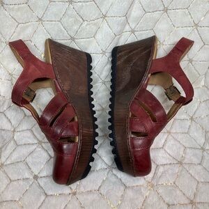 b.o.c Elegant Red Women's Sandals new never used no tag